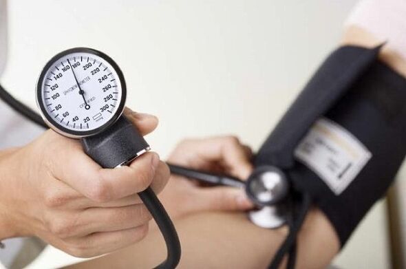 Magas vérnyomás esetén a vizes diéta tilos