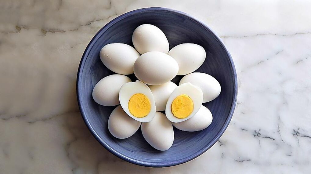 A csirke tojás a kémiai diéta szükséges terméke