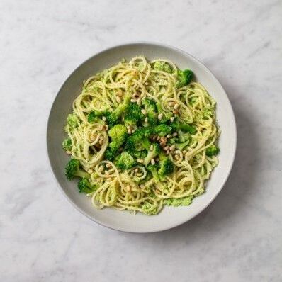 spagetti brokkolival és fenyőmaggal, mediterrán étrend